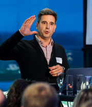 Photo Ils montrent la voie Photo Ils montrent la voie